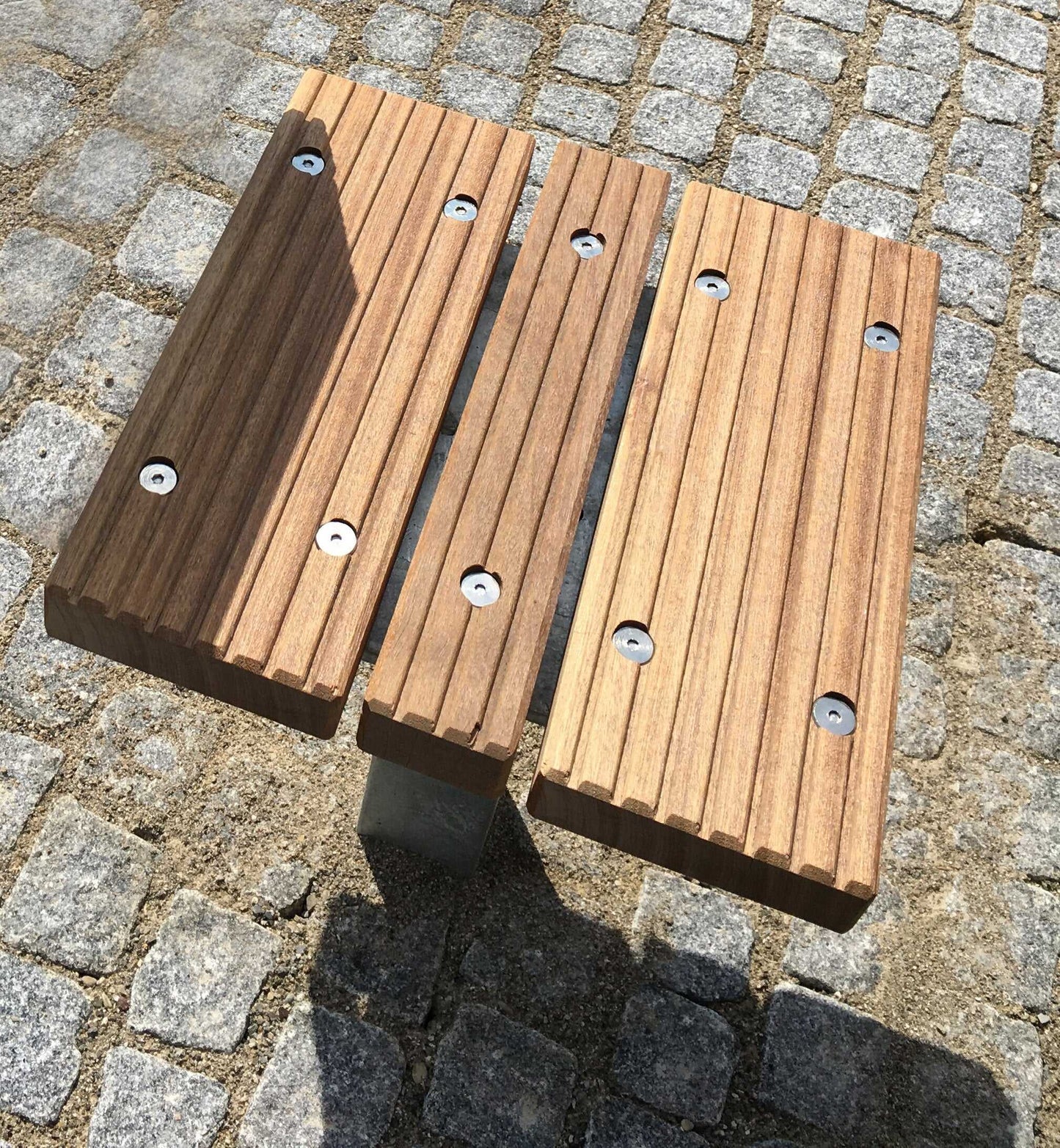 Sitzhocker ohne Lehne, Sitzfläche aus Hartholz