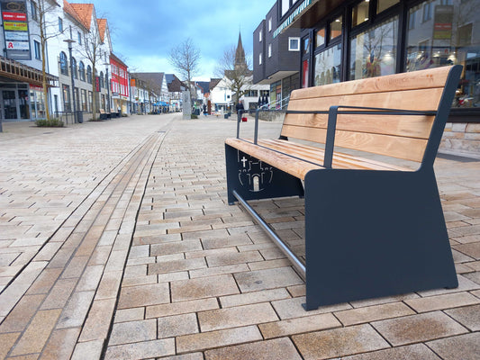 Parkbank mit integriertem Logo in Bad Driburg