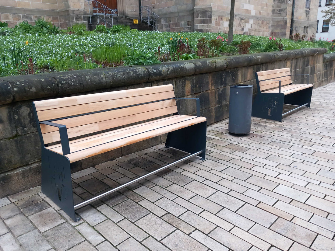Welches Holz für Parkbänke? – Der umfassende Leitfaden für Stadtmobiliar aus Holz
