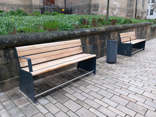 Welches Holz für Parkbänke? – Der umfassende Leitfaden für Stadtmobiliar aus Holz