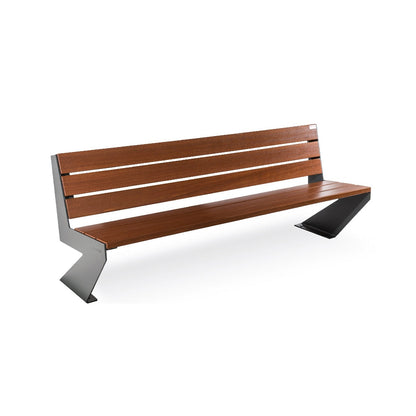 Elegante Parkbank aus Holz mit schrägem Metallfuß und Rückenlehne